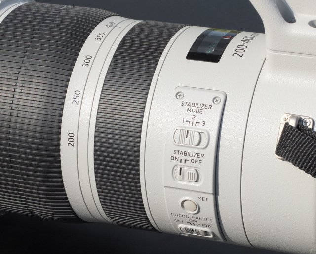 Canon EF 200-400 f/ 4L IS USM EXTENDER 1.4x lens