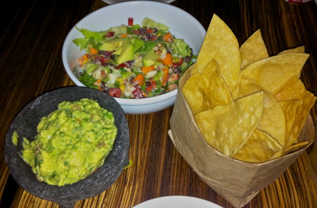 Guacamole, Chips & Chopped Ensaladas. ©Mardi Welch Dickinson/KymryGroup™ All Rights Reserved. http://www.kymrygroup.com