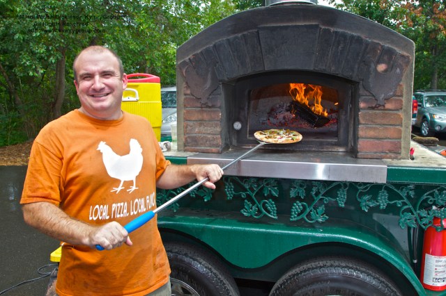 Jeff Borofsky, Owner, Skinny Pines Pizza. Westport Farmers Market, ©Mardi Welch Dickinson/Kymry Group™ All Rights Reserved