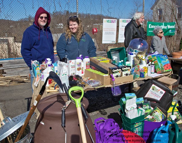 Bedford 2020 VegOut Event held at the Mt. kisco Elelmentary School Community Garden, Mt Kisco, NY. April 6, 2013. ©Mardi Welch Dickinson/Kymry Group. All Rights Reserved.