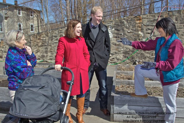r. Sue Ostrofsky, Principal of Mount Kisco Elementary School & Community Garden, Welcomes new visitors to the Bedford 2020 VegOut Event held at the Mt. kisco Elelmentary School Community Garden, Mt Kisco, NY. April 6, 2013. ©Mardi Welch Dickinson/ KymryGroup. All Rights Reserved.