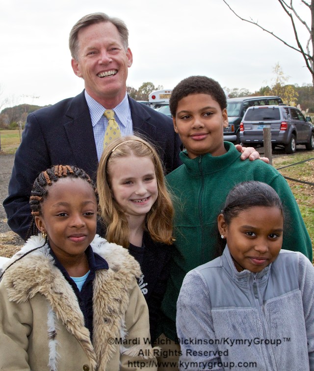 Stewart J. Hudson, Vice President & Executive Director of National Audubon Connecticut. With students of the Barnard Environmental Studies Magnet School. Audubon Connecticut Urban Oases Program Celebration. National Wildlife Refuge Partnership, Barnard Nature Center, West River Memorial Park, New Haven, CT on October 30.2013. ©Mardi Welch Dickinson/KymryGroup. All Rights Reserved.